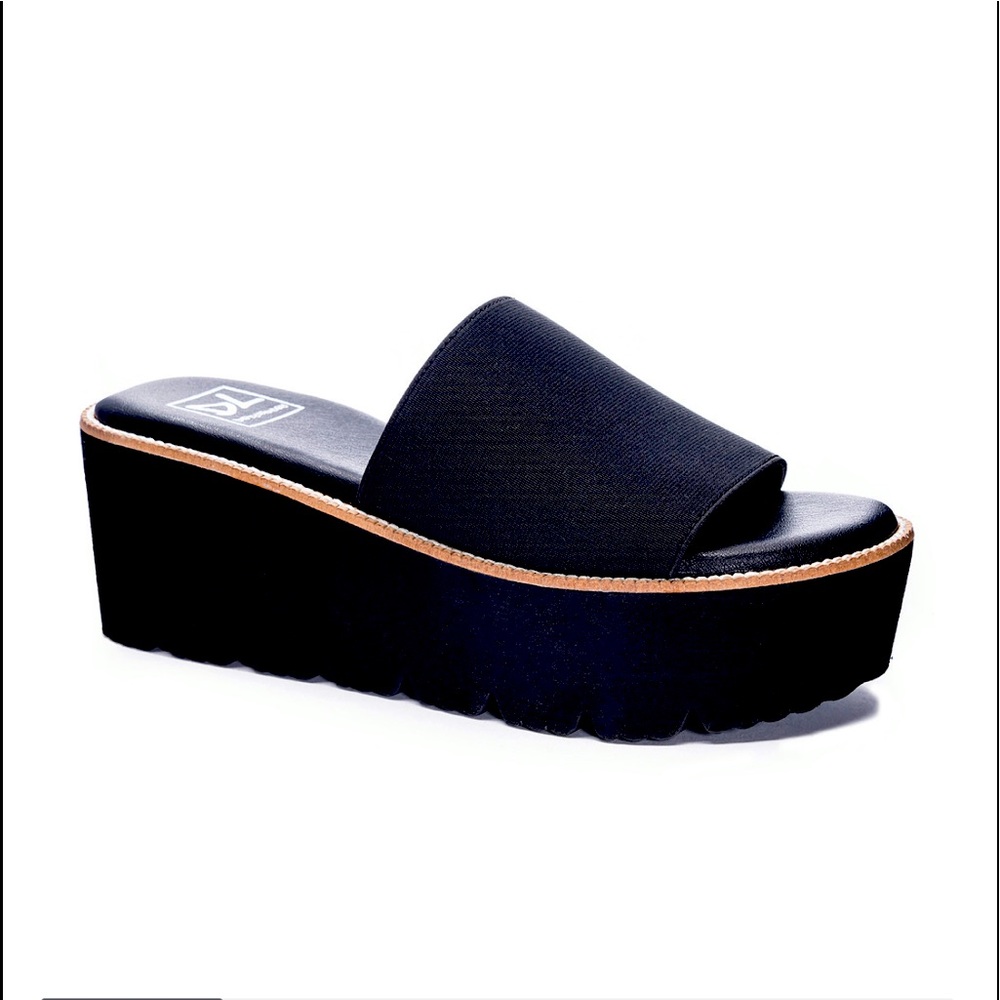 Dirty Laundry women pivot sandle